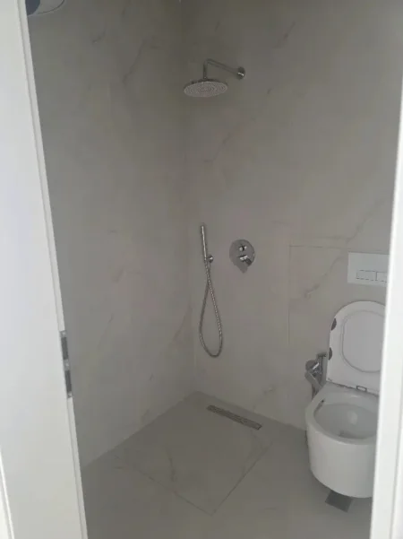 Tirane, jepet me qera apartament 1+1 Kati 9, 55 m² 350 € (Rezidenca Kadiu)