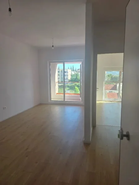Tirane, jepet me qera apartament 1+1 Kati 9, 55 m² 350 € (Rezidenca Kadiu)