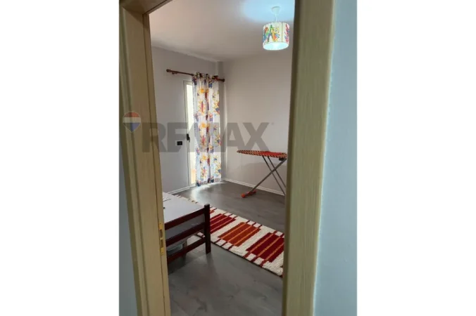 Tirane, jepet me qera apartament 1+1 , 