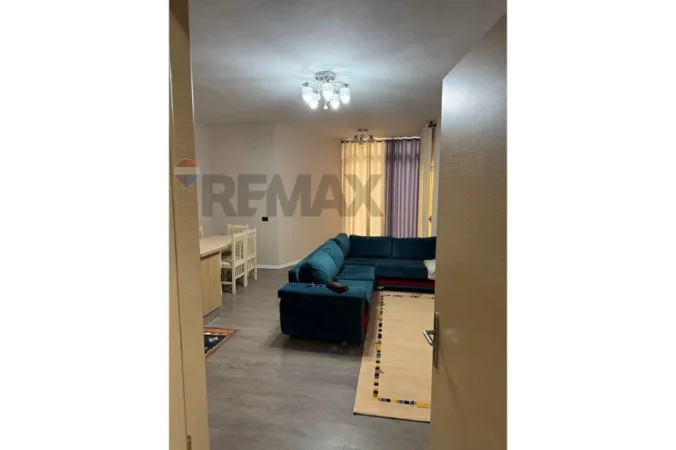 Tirane, jepet me qera apartament 1+1 , 