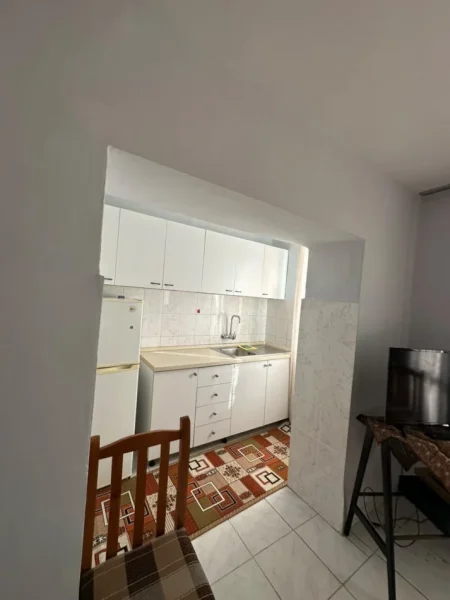 Tirane, jepet me qera apartament 2+1 Kati 1, 90 m² 500 € (Ali Demi)