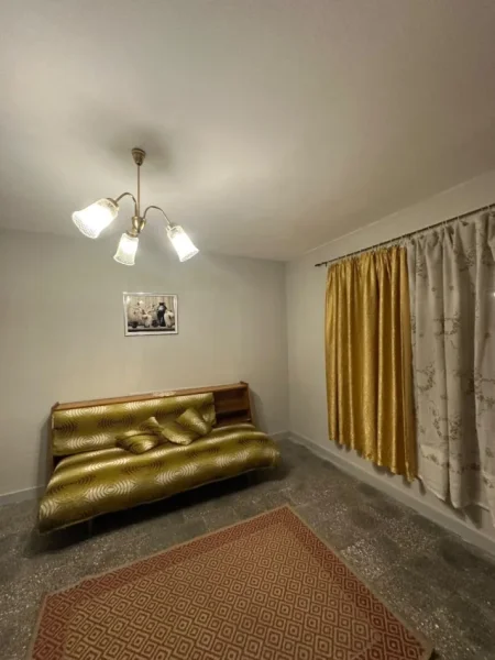 Tirane, jepet me qera apartament 2+1 Kati 1, 90 m² 500 € (Ali Demi)