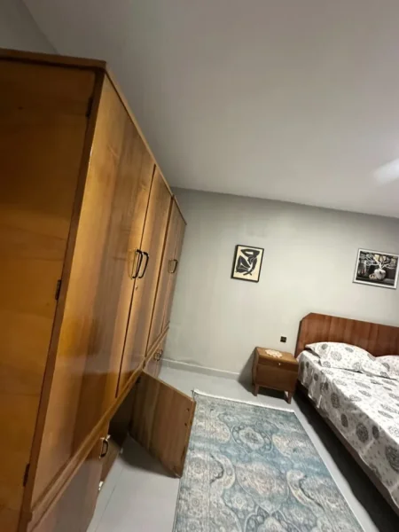 Tirane, jepet me qera apartament 2+1 Kati 1, 90 m² 500 € (Ali Demi)
