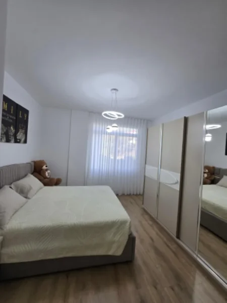 Tirane, jepet me qera apartament 1+1 Kati 3, 74 m² 450 € (Restorant Olsi ne Linze)