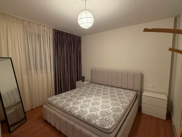 Tirane, jepet me qera apartament 2+1+Ballkon Kati 2, 95 m² 800 € (Liqeni i Thate)