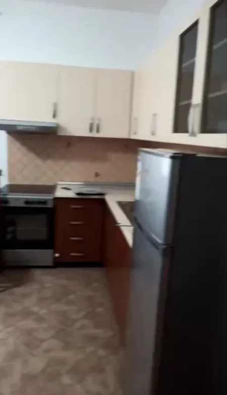 Tirane, jepet me qera apartament 1+1 Kati 2, 70 m² 500 € (Rruga Mine Peza)