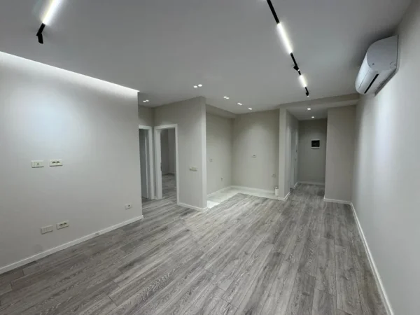 Tirane, jepet me qera apartament 2+1 Kati 11, 105 m² 1.100 € (Golden Tower Rezidence I Rruga Mine Peza)