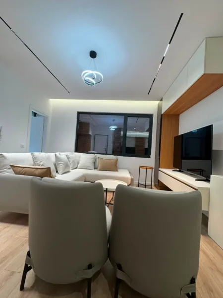 APARTAMENT 2+1+PARKIM ME QIRA  1.000 € RR.ELBASANIT , REZIDENCA XHELUKS