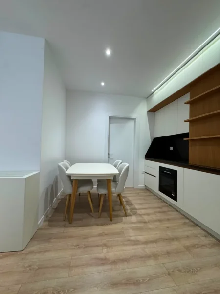 APARTAMENT 2+1+PARKIM ME QIRA  1.000 € RR.ELBASANIT , REZIDENCA XHELUKS