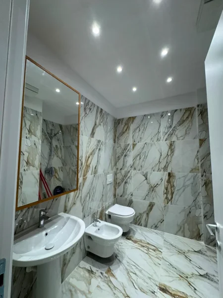 APARTAMENT 2+1+PARKIM ME QIRA  1.000 € RR.ELBASANIT , REZIDENCA XHELUKS