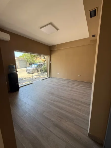 Tirane, jepet me qera ambjent biznesi Kati 0, 30 m² 150 € (Rruga Njazi Meka)