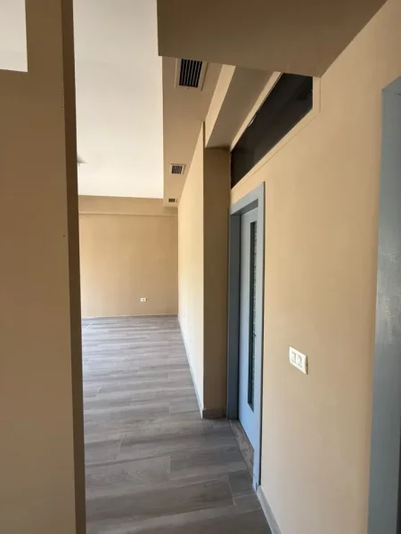 Tirane, jepet me qera ambjent biznesi Kati 0, 30 m² 150 € (Rruga Njazi Meka)