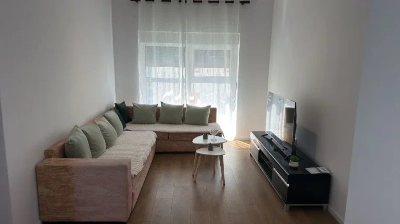 Tirane, jepet me qera apartament 2+1+Ballkon Kati 7, 96 m² 500 € (Ali Dem, Kompleksi Kadiu)