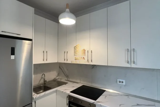 Tirane, jepet me qera apartament 1+1+Ballkon Kati 2, 65 m² 450 € (Porcelan)