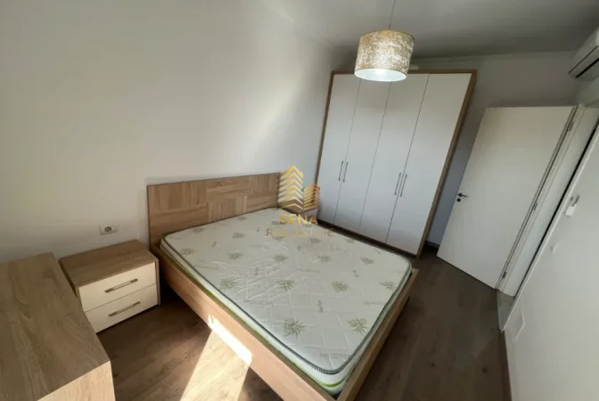 Tirane, jepet me qera apartament 1+1+Ballkon Kati 2, 65 m² 450 € (Porcelan)