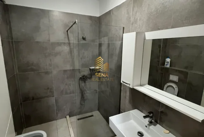 Tirane, jepet me qera apartament 1+1+Ballkon Kati 2, 65 m² 450 € (Porcelan)