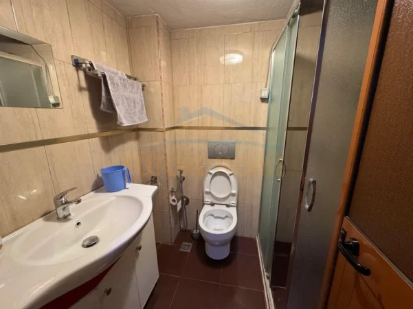 Tirane, jepet me qera apartament 2+1 Kati 3, 100 m² 1.000 € (Myslym Shyri)