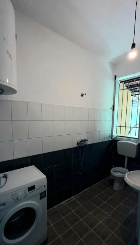 Tirane, jepet me qera apartament 1+1 Kati 1, 59 m² 380 € (Zogu i Zi prapa Er Petrol)