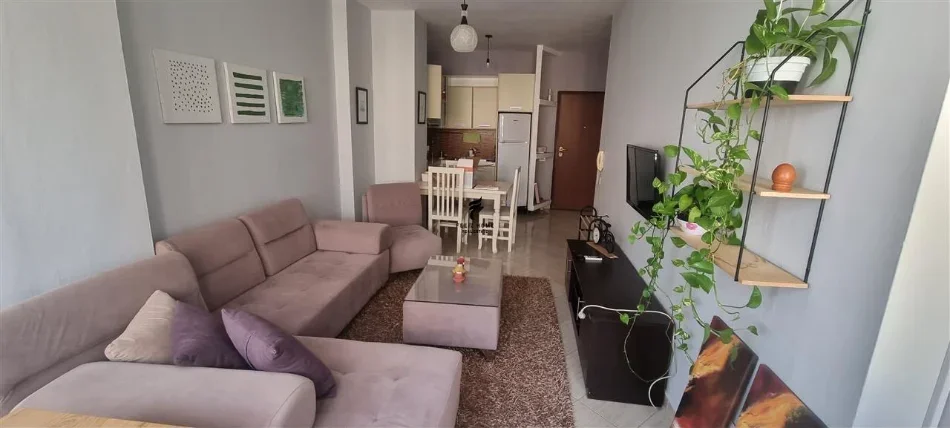 Tirane, jepet me qera apartament 1+1 Kati 5, 50 m² 600 € (SELVIA)