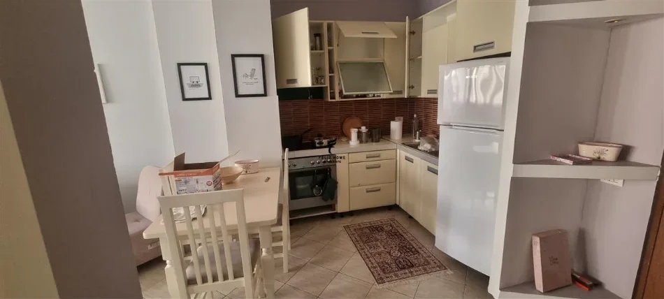 Tirane, jepet me qera apartament 1+1 Kati 5, 50 m² 600 € (SELVIA)