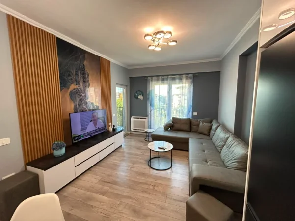 Tirane, jepet me qera apartament 2+1 Kati 5, 80 m² 750 € (Rruga e Barrikadave,Rruga Mahmut Fortuzi)