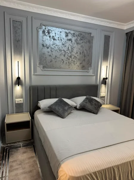 Tirane, jepet me qera apartament 1+1+Ballkon Kati 4, 67 m² 400 € (kompleksi tom doshit)