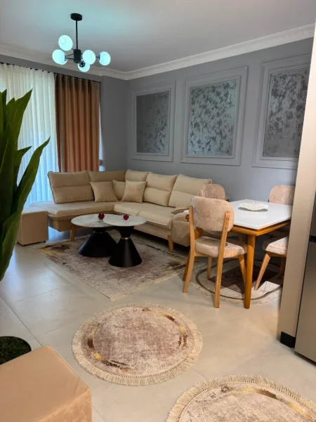 Tirane, jepet me qera apartament 1+1+Ballkon Kati 4, 67 m² 400 € (kompleksi tom doshit)