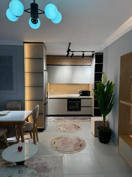 Tirane, jepet me qera apartament 1+1+Ballkon Kati 4, 67 m² 400 € (kompleksi tom doshit)