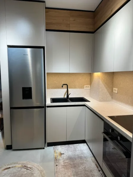 Tirane, jepet me qera apartament 1+1+Ballkon Kati 4, 67 m² 400 € (kompleksi tom doshit)