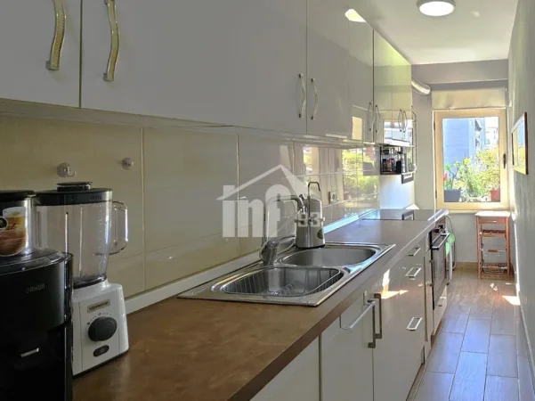 Tirane, shitet apartament 2+1+Ballkon Kati 4, 92 m² 176.000 € (TEK FUSHA E SPORTIT "ALI DEMI")