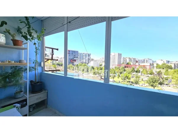 Tirane, shitet apartament 2+1+Ballkon Kati 4, 92 m² 176.000 € (TEK FUSHA E SPORTIT "ALI DEMI")