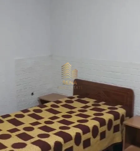 Tirane, jepet me qera apartament 1+1 Kati 1, 50 m² 300 € (Pazari i Ri)