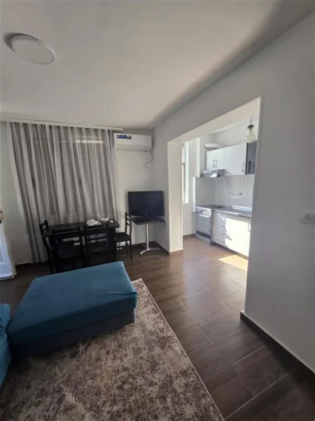 Tirane, jepet me qera apartament 1+1 Kati 2, 70 m² 450 € (Brryl prane Bar Oslo)