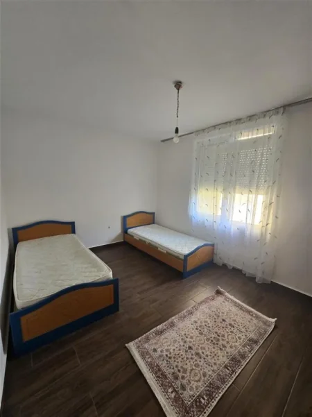 Tirane, jepet me qera apartament 1+1 Kati 2, 70 m² 450 € (Brryl prane Bar Oslo)