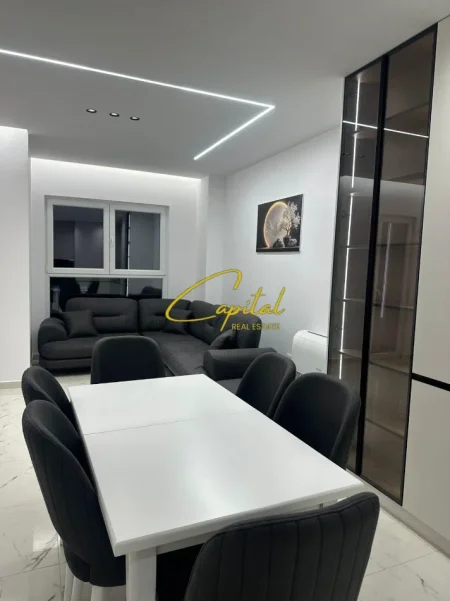 Tirane, jepet me qera apartament 2+1 Kati 6, 100 m² 750 € (LAPRAKE)