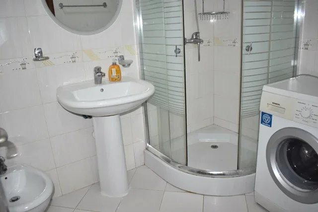 Tirane, jepet me qera apartament 2+1 , 102 m² 650 € (Mine Peza)