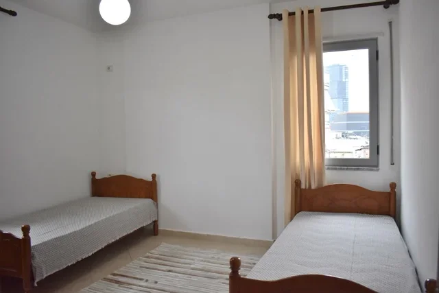 Tirane, jepet me qera apartament 2+1 , 102 m² 650 € (Mine Peza)