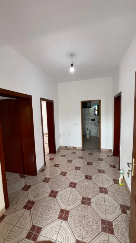 Tirane, jepet me qera apartament 2+1+Aneks+Ballkon Kati 2, 120 m² 400 € (ne rrugen Jordan Misja Tirane)