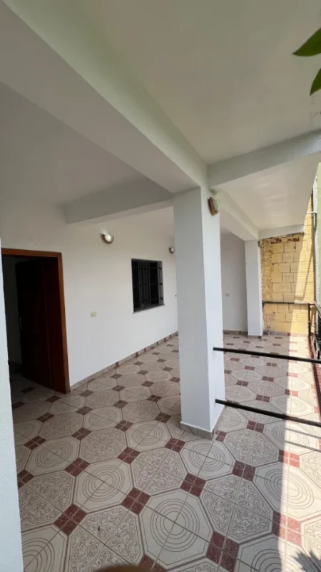 Tirane, jepet me qera apartament 2+1+Aneks+Ballkon Kati 2, 120 m² 400 € (ne rrugen Jordan Misja Tirane)