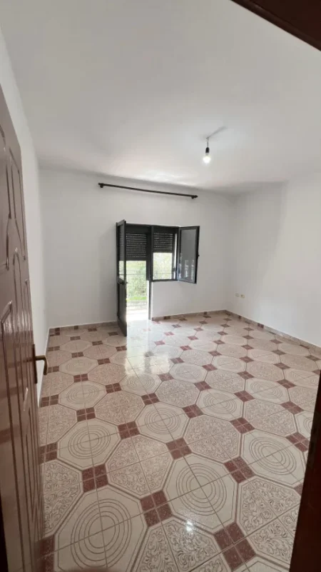 Tirane, jepet me qera apartament 2+1+Aneks+Ballkon Kati 2, 120 m² 400 € (ne rrugen Jordan Misja Tirane)