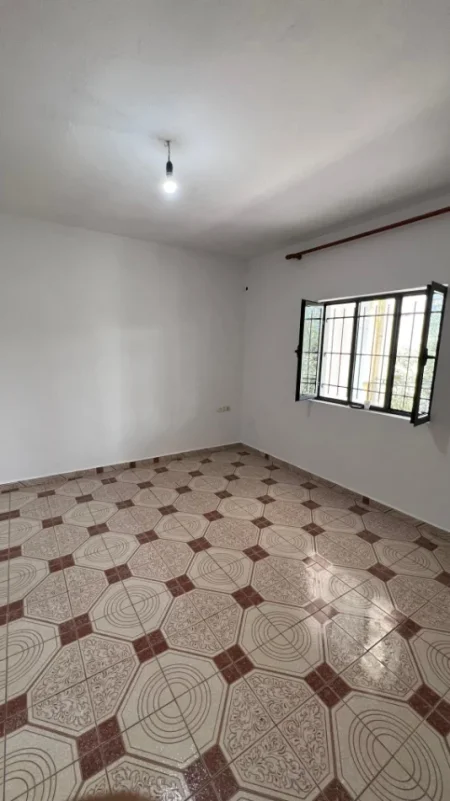 Tirane, jepet me qera apartament 2+1+Aneks+Ballkon Kati 2, 120 m² 400 € (ne rrugen Jordan Misja Tirane)