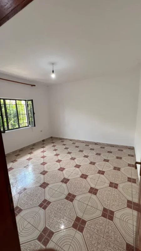 Tirane, jepet me qera apartament 2+1+Aneks+Ballkon Kati 2, 120 m² 400 € (ne rrugen Jordan Misja Tirane)