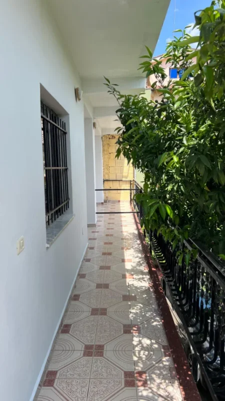 Tirane, jepet me qera apartament 2+1+Aneks+Ballkon Kati 2, 120 m² 400 € (ne rrugen Jordan Misja Tirane)