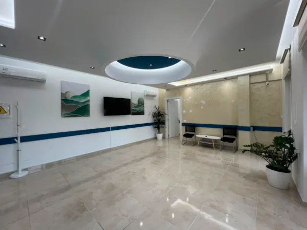 Tirane, jepet me qera ambjent biznesi Kati 3, 130 m² 1.500 € (Rruga e Durrësit)