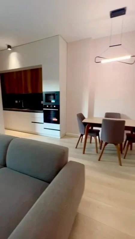 Tirane, jepet me qera apartament 1+1 , 75 m² 900 € (rruga e kosovareve)