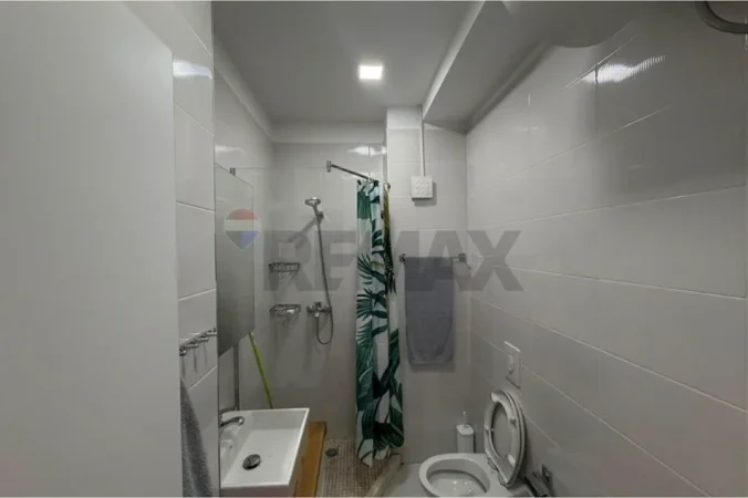 Pazari i Ri, Apartament 1+1 - 60000 Lek
