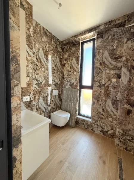 Tirane, jepet me qera apartament 2+1 , 104 m² 800 € (rruga Jordan Misja)