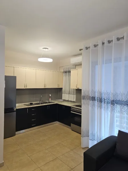 Tirane, jepet me qera apartament 2+1 Kati 2, 76 m² 550 € (5 Maj, prane Concord Center)