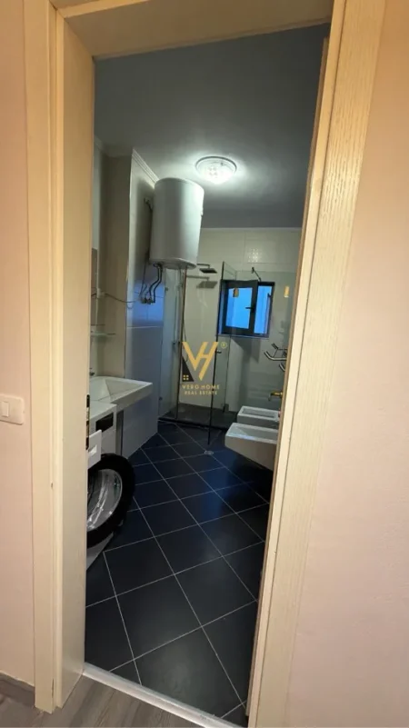 Tirane, jepet me qera apartament 2+1+Ballkon Kati 4, 104 m² 1.000 € (RRUGA E KOSOVAREVE)
