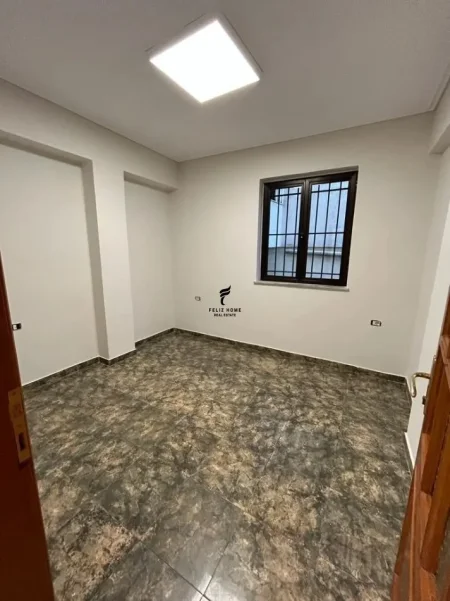 Tirane, jepet me qera zyre Kati 2, 120 m² 1.000 € (PAZARI I RI)